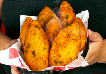 Bolinho de frango com farinha de milho Alambari